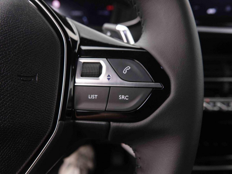 Photo 17 de l'offre de PEUGEOT 2008 1.2 HYBRID 145 eDCS6 Allure à 28698€ chez Carlyss automobiles Vitré
