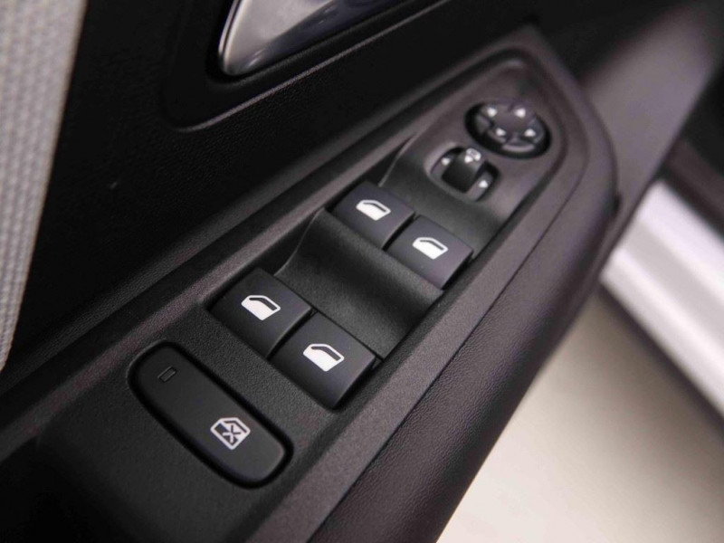 Photo 7 de l'offre de CITROEN C4 Hybrid 145 e-DCS6 MAX New model à 26926€ chez Carlyss automobiles Vitré