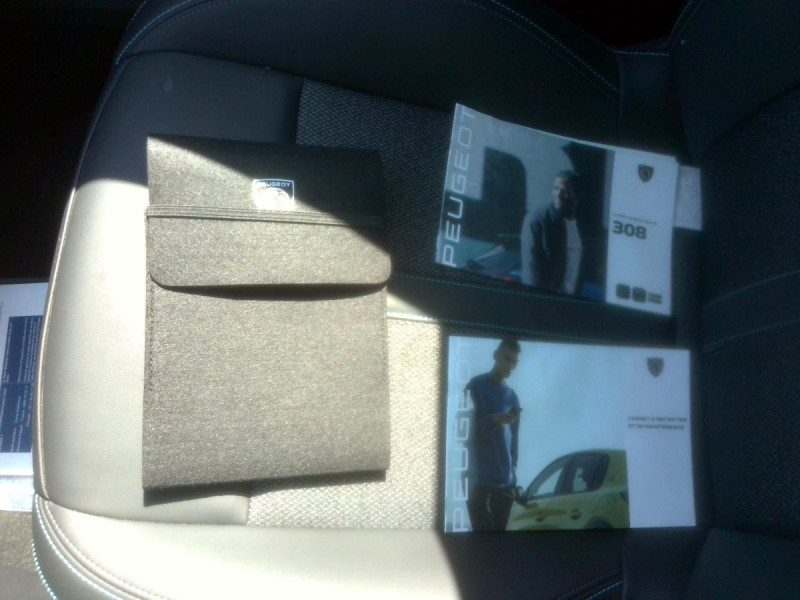 Photo 6 de l'offre de PEUGEOT 308 PureTech 130ch S&S BVM6 Allure à 19198€ chez Carlyss automobiles Vitré