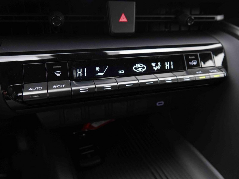 Photo 8 de l'offre de TOYOTA C-HR 1.8 Hybrid 140 CVT Dynamic à 31402€ chez Carlyss automobiles Vitré