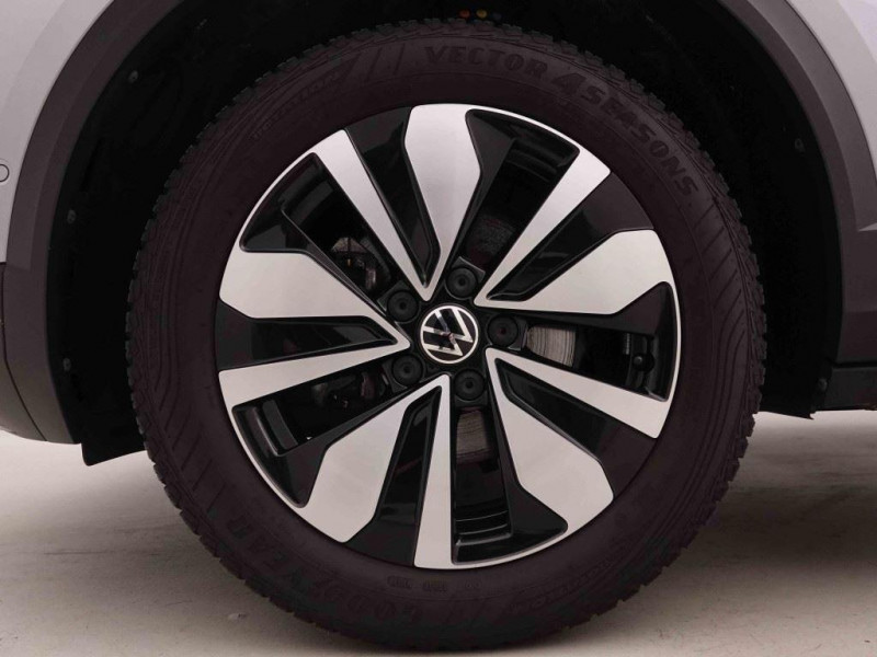 Photo 24 de l'offre de VOLKSWAGEN T-roc 1.0 TSi 115 Edition 2-Tone à 26198€ chez Carlyss automobiles Vitré