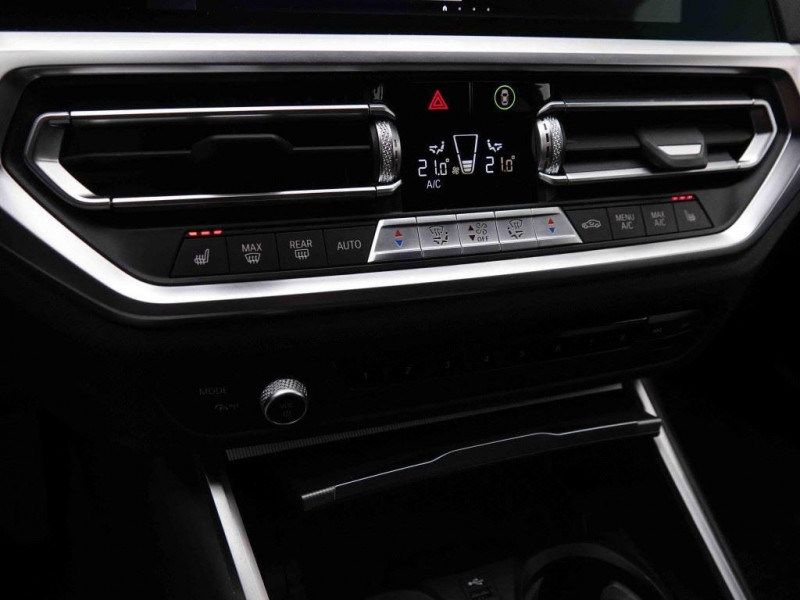 Photo 13 de l'offre de Bmw 3 330e PHEV 292 Touring M-Sport à 38602€ chez Carlyss automobiles Vitré