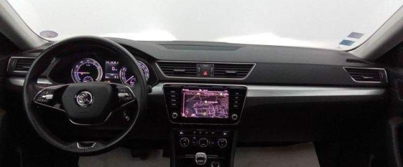 Photo 7 de l'offre de SKODA Superb Combi Superb Combi 1.4 TSI PHEV 218 ch DSG6 Business à 25598€ chez Carlyss automobiles Vitré