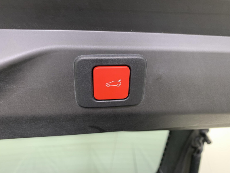 Photo 12 de l'offre de PEUGEOT 3008 Hybrid 145 e-DCS6 GT à 32958€ chez Carlyss automobiles Vitré