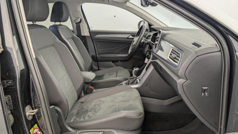 Photo 9 de l'offre de VOLKSWAGEN T-roc 1.5 TSI EVO2 150 Start/Stop DSG7 Style à 25998€ chez Carlyss automobiles Vitré