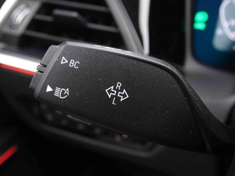 Photo 15 de l'offre de Bmw 3 330e PHEV 292 Touring M-Sport à 38602€ chez Carlyss automobiles Vitré