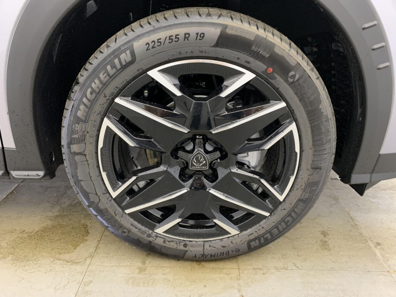 Photo 14 de l'offre de PEUGEOT 3008 Hybrid 145 e-DCS6 GT à 33998€ chez Carlyss automobiles Vitré