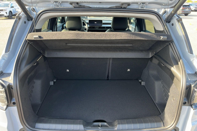 Photo 11 de l'offre de Jeep Avenger 1.2 Turbo T3 110 ch e-Hybrid BVR6 Summit à 28498€ chez Carlyss automobiles Vitré