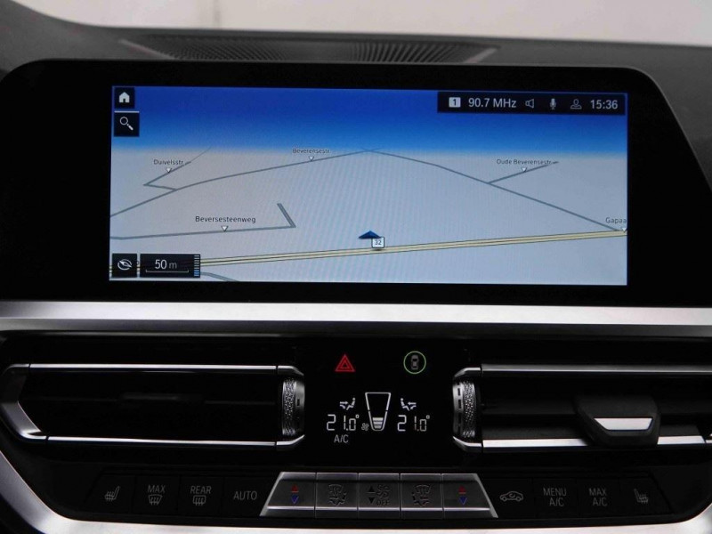 Photo 9 de l'offre de Bmw 3 330e PHEV 292 Touring M-Sport à 38602€ chez Carlyss automobiles Vitré