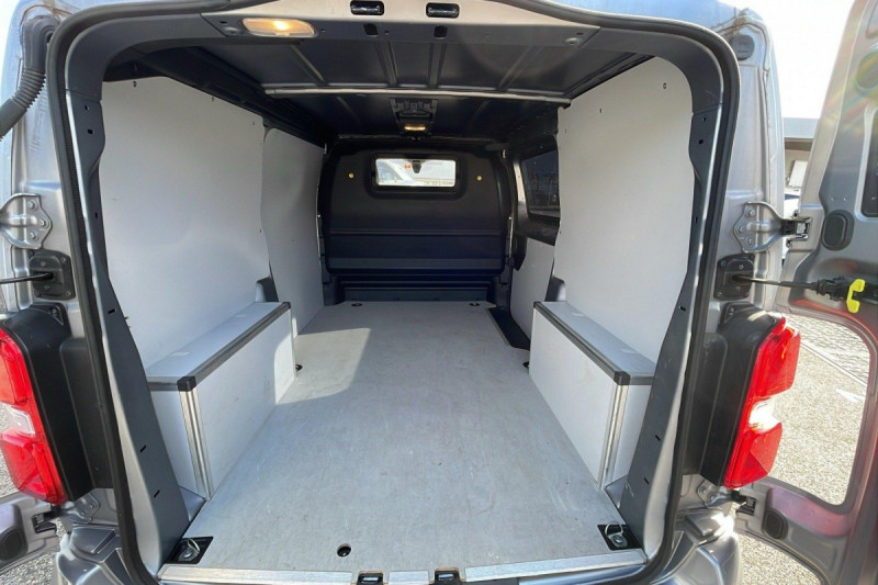 Photo 12 de l'offre de CITROEN Jumpy Fourgon JUMPY FGN M BLUEHDI 180 S&S EAT8 DRIVER à 15498€ chez Carlyss automobiles Vitré