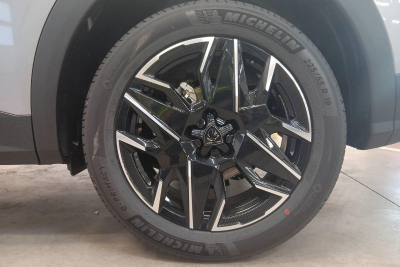 Photo 4 de l'offre de PEUGEOT 3008 Hybrid 136 e-DCS6 GT à 33898€ chez Carlyss automobiles Vitré