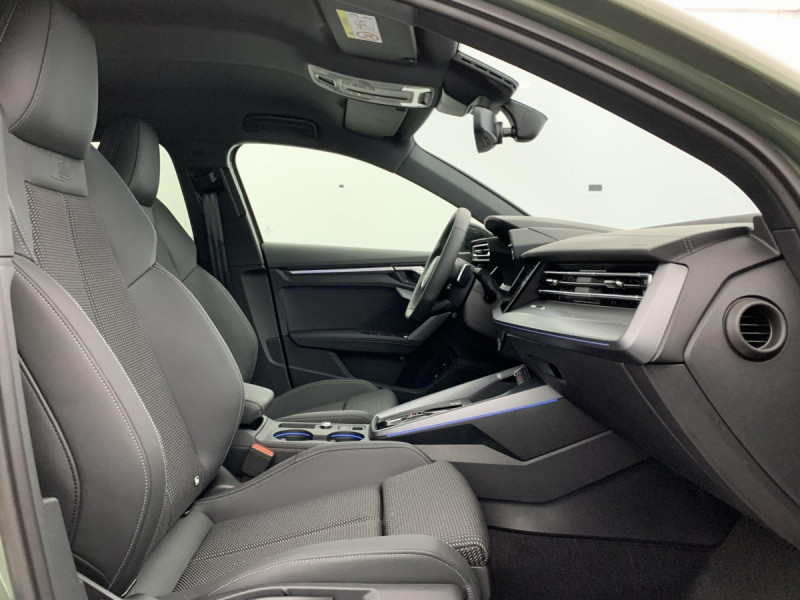 Photo 19 de l'offre de AUDI A3 SPORTBACK NOUVELLE 45 TFSI E HYBRIDE RECHARGEABLE 272 S TRONIC 6 S LINE à 45498€ chez Carlyss automobiles Vitré