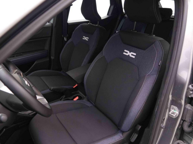 Photo 7 de l'offre de DACIA DUSTER 1.2 Mild Hybrid 130 Expression à 25198€ chez Carlyss automobiles Vitré
