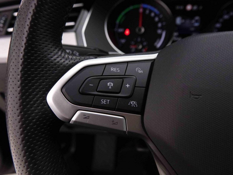 Photo 9 de l'offre de VOLKSWAGEN Passat Variant 1.4 TSi 218 GTE PHEV à 29698€ chez Carlyss automobiles Vitré