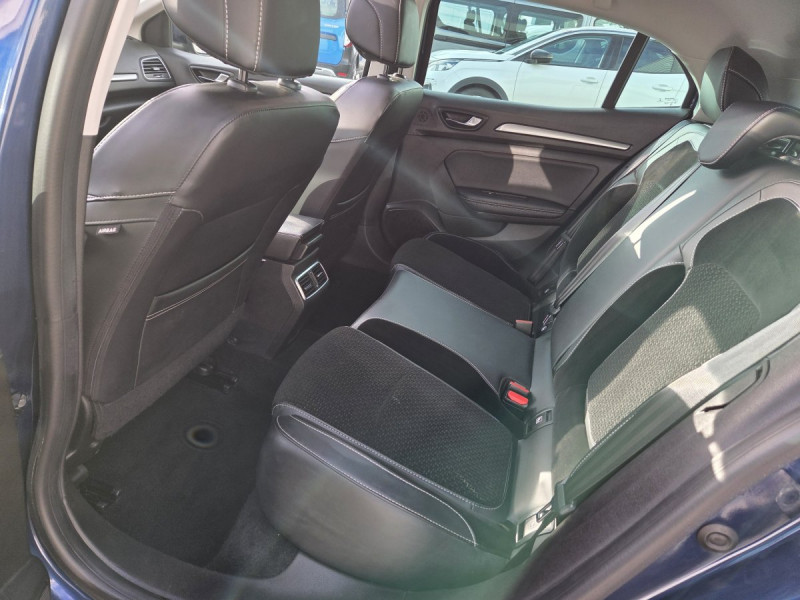 Photo 8 de l'offre de Renault Mégane Berline (4) Intens TCe 140 FAP à 15990€ chez Carlyss automobiles Vitré