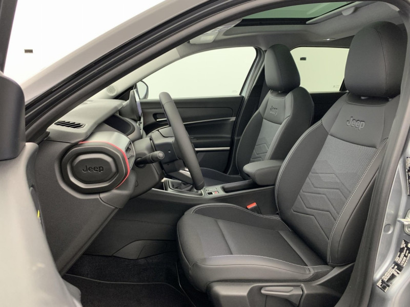 Photo 16 de l'offre de Jeep Avenger 1.2 Turbo T3 100 ch Summit à 23998€ chez Carlyss automobiles Vitré