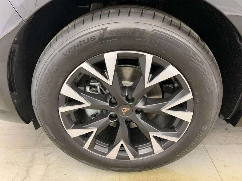 Photo 25 de l'offre de Cupra Terramar 1.5 eTSI Hybrid 150 ch DSG7 V à 36998€ chez Carlyss automobiles Vitré