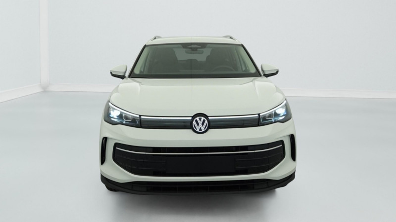 Photo 2 de l'offre de VOLKSWAGEN TIGUAN NOUVEAU 1.5 eTSI 150CV DSG7 LIFE PLUS à 37998€ chez Carlyss automobiles Vitré