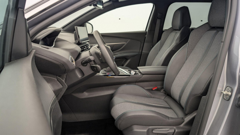 Photo 16 de l'offre de PEUGEOT 5008 PureTech 130ch S&S BVM6 Allure Pack à 25969€ chez Carlyss automobiles Vitré