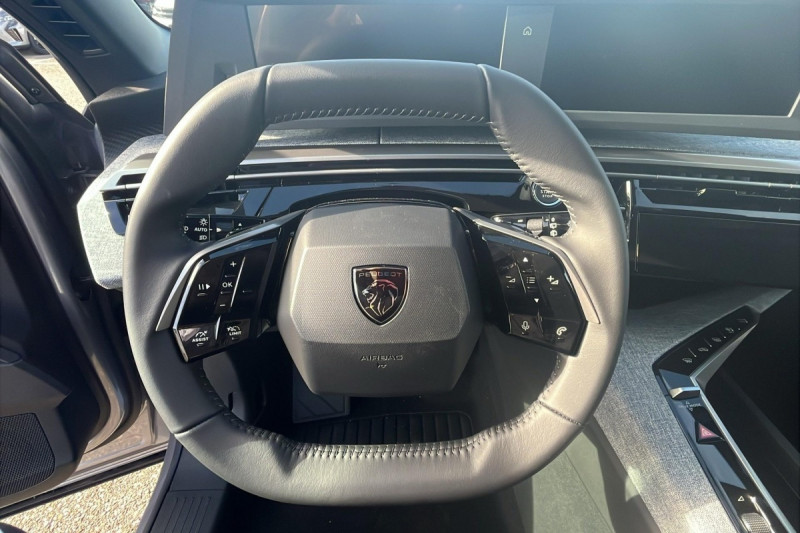 Photo 14 de l'offre de PEUGEOT 5008 Hybrid 145 e-DCS6 Allure à 31998€ chez Carlyss automobiles Vitré