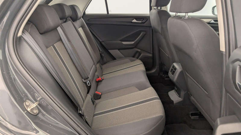 Photo 10 de l'offre de VOLKSWAGEN T-roc 1.0 TSI 115 START/STOP BVM6 LOUNGE BUSINESS à 19883€ chez Carlyss automobiles Vitré