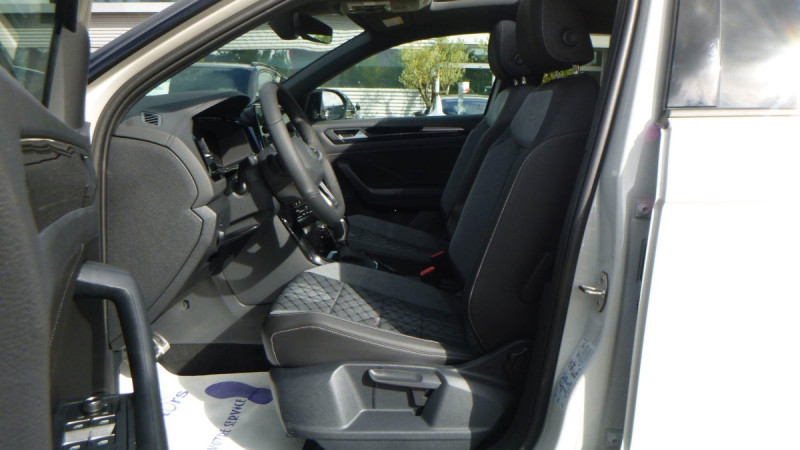 Photo 17 de l'offre de VOLKSWAGEN T-roc T-Roc 1.5 TSI EVO2 150 Start/Stop DSG7 R-Line Edition à 36398€ chez Carlyss automobiles Vitré