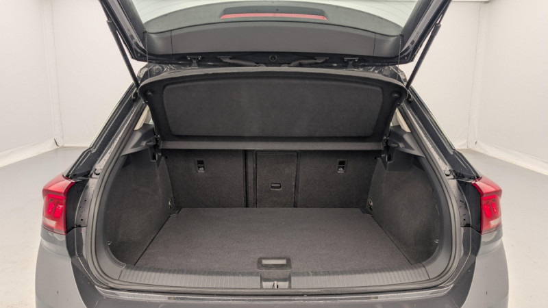 Photo 11 de l'offre de VOLKSWAGEN T-roc 1.0 TSI 115 START/STOP BVM6 LOUNGE BUSINESS à 19883€ chez Carlyss automobiles Vitré