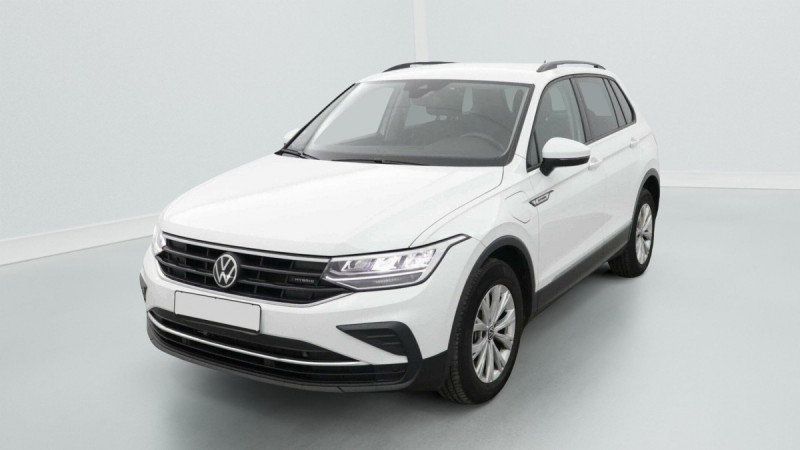 Photo 1 de l'offre de VOLKSWAGEN Tiguan Tiguan 1.4 eHybrid 245ch DSG6 Life à 30598€ chez Carlyss automobiles Vitré