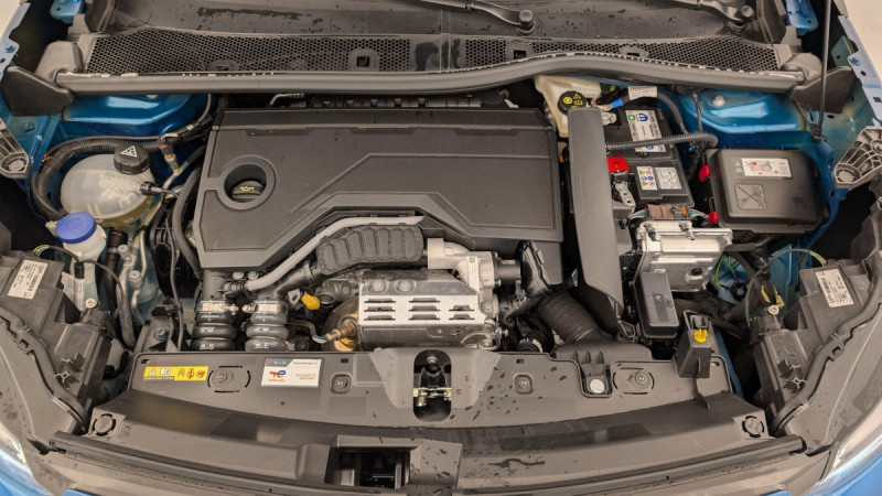 Photo 20 de l'offre de PEUGEOT 2008 Hybrid 136 e-DCS6 Allure à 23883€ chez Carlyss automobiles Vitré