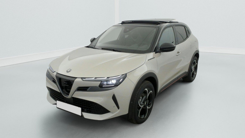 Photo 3 de l'offre de Alfa Romeo Junior 1.2 Ibrida 145 ch eDCT6 Speciale à 31998€ chez Carlyss automobiles Vitré