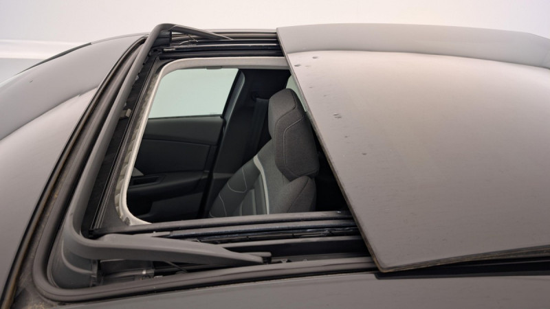 Photo 20 de l'offre de CITROEN C4 PureTech 130 S&S BVM6 Shine à 15978€ chez Carlyss automobiles Vitré