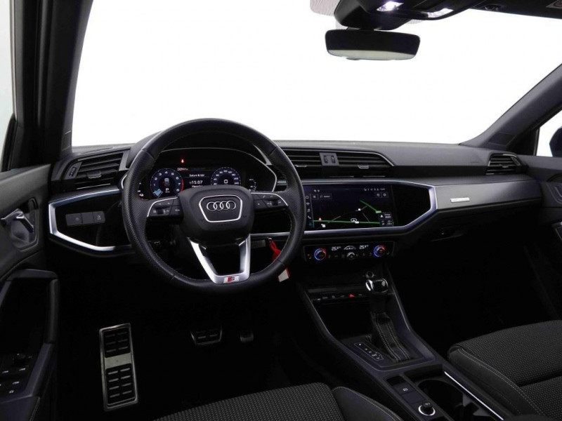Photo 6 de l'offre de AUDI Q3 45 TFSie PHEV S-Line à 37142€ chez Carlyss automobiles Vitré