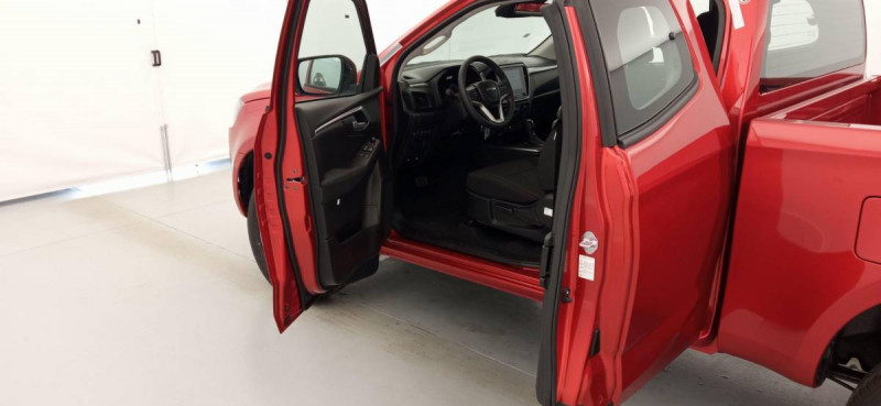 Photo 10 de l'offre de ISUZU D-MAX 1.9 4X4 SPACE CAB N60 B.B+  AT à 39109€ chez Carlyss automobiles Vitré