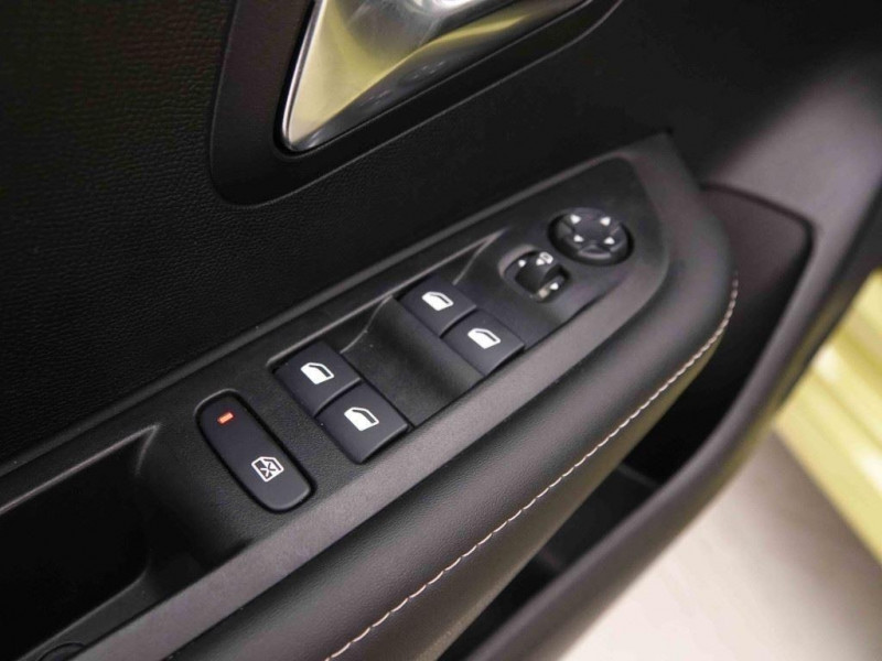 Photo 16 de l'offre de PEUGEOT 208 PureTech 100 S&S BVM6 Allure à 18431€ chez Carlyss automobiles Vitré