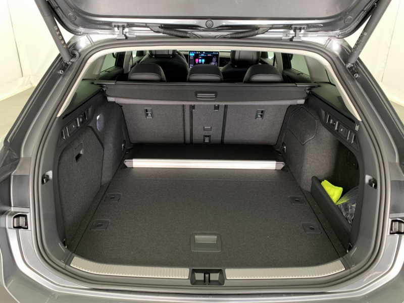 Photo 11 de l'offre de VOLKSWAGEN Passat 1.5 eTSI OPF 150 DSG7 Elegance à 39598€ chez Carlyss automobiles Vitré