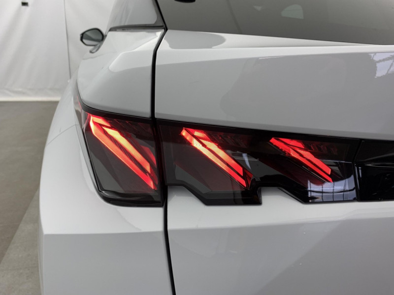 Photo 10 de l'offre de PEUGEOT 3008 Hybrid 145 e-DCS6 GT à 32568€ chez Carlyss automobiles Vitré