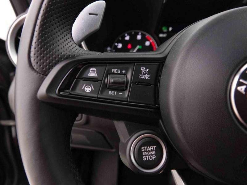 Photo 21 de l'offre de ALFA ROMEO Giulia 2.0 Turbo Q4 AT8 Veloce à 35656€ chez Carlyss automobiles Vitré