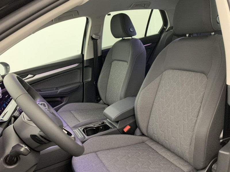 Photo 15 de l'offre de VOLKSWAGEN GOLF 8 1.5 ETSI EVO2 150 DSG7 LIFE PLUS à 32098€ chez Carlyss automobiles Vitré