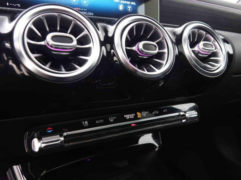 Photo 11 de l'offre de MERCEDES-BENZ CLA 200 163 DCT Shooting Brake AMG-Line à 37129€ chez Carlyss automobiles Vitré