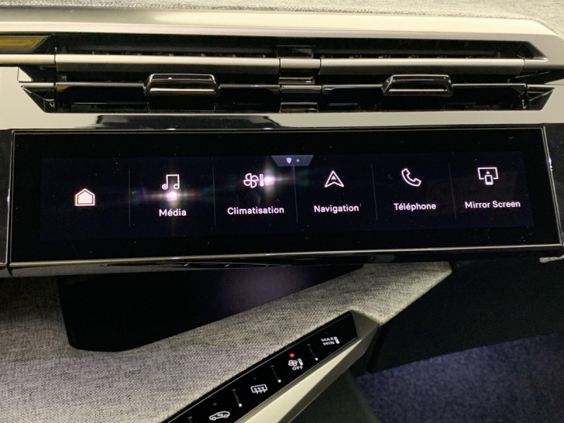 Photo 18 de l'offre de PEUGEOT 3008 Hybrid 145 e-DCS6 GT à 33998€ chez Carlyss automobiles Vitré