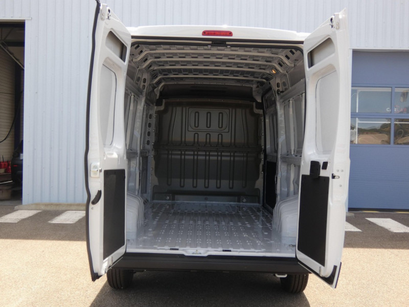 Photo 14 de l'offre de CITROEN Jumper Fourgon TOLE 35 L3H2 180 S&S BVA8 à 32637€ chez Carlyss automobiles Vitré