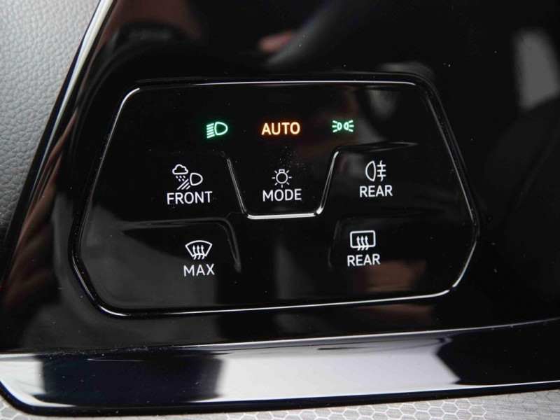 Photo 12 de l'offre de Volkswagen Golf GTi 2.0 TSi 245 DSG Black Style à 31114€ chez Carlyss automobiles Vitré