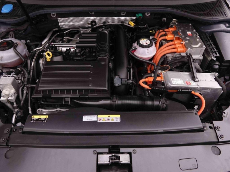 Photo 20 de l'offre de VOLKSWAGEN Passat Variant 1.4 TSi 218 GTE PHEV à 29698€ chez Carlyss automobiles Vitré
