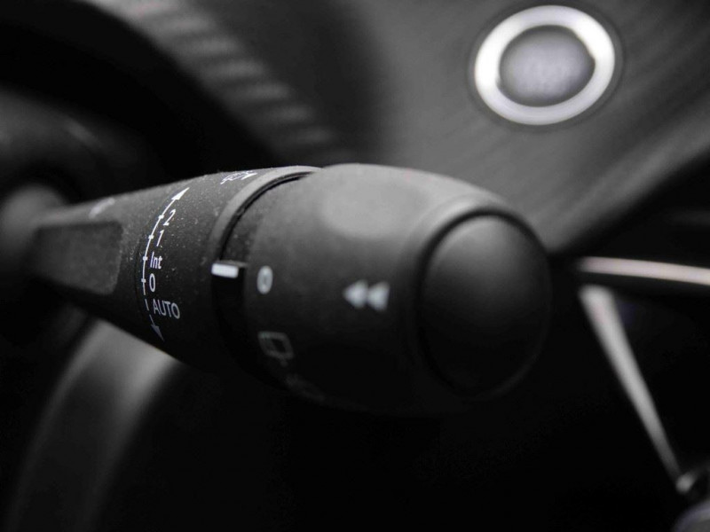 Photo 18 de l'offre de Peugeot E-208 50 kWh 136 Allure à 21701€ chez Carlyss automobiles Vitré