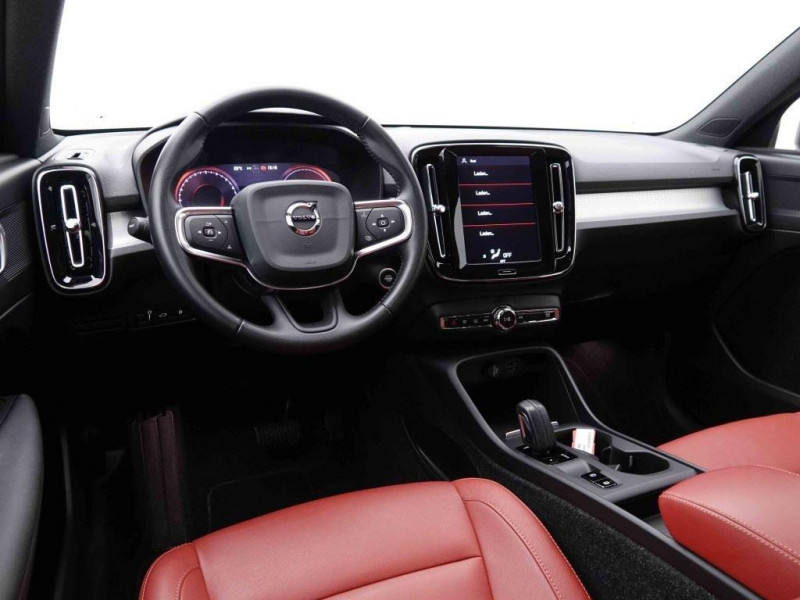 Photo 7 de l'offre de VOLVO XC40 1.5 T5 180 PHEV Momentum Pro à 28702€ chez Carlyss automobiles Vitré