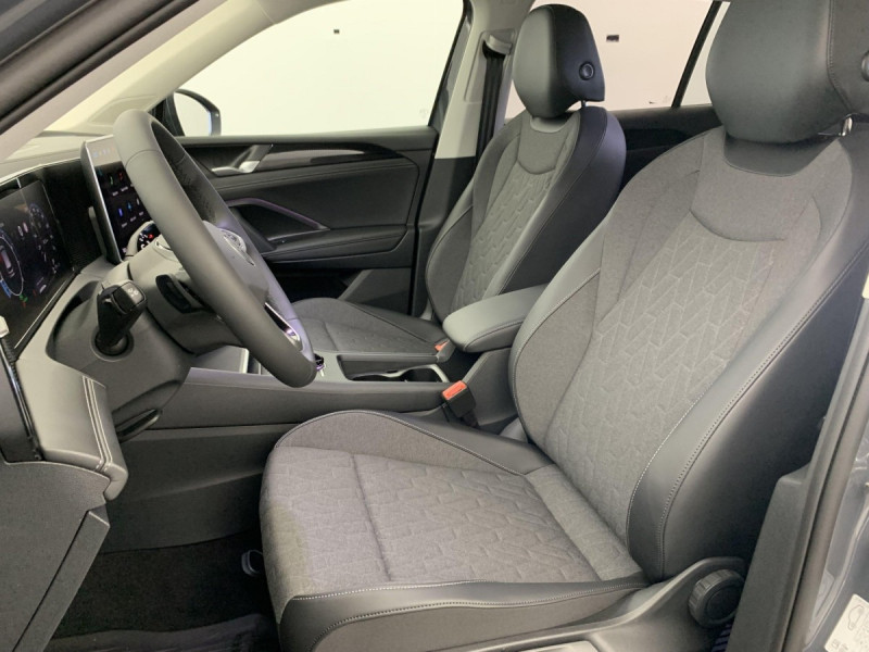 Photo 14 de l'offre de VOLKSWAGEN TIGUAN NOUVEAU 1.5 eTSI 150CV DSG7 LIFE PLUS à 39498€ chez Carlyss automobiles Vitré