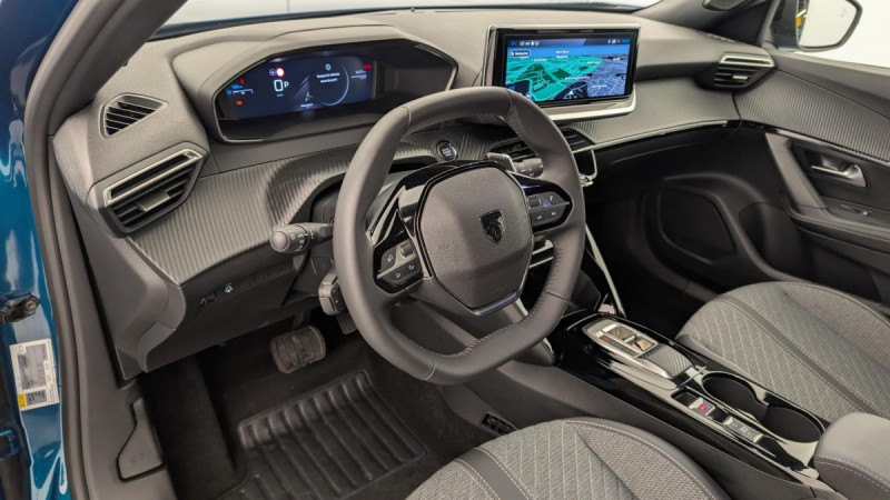 Photo 15 de l'offre de PEUGEOT 2008 Hybrid 136 e-DCS6 Allure à 23598€ chez Carlyss automobiles Vitré