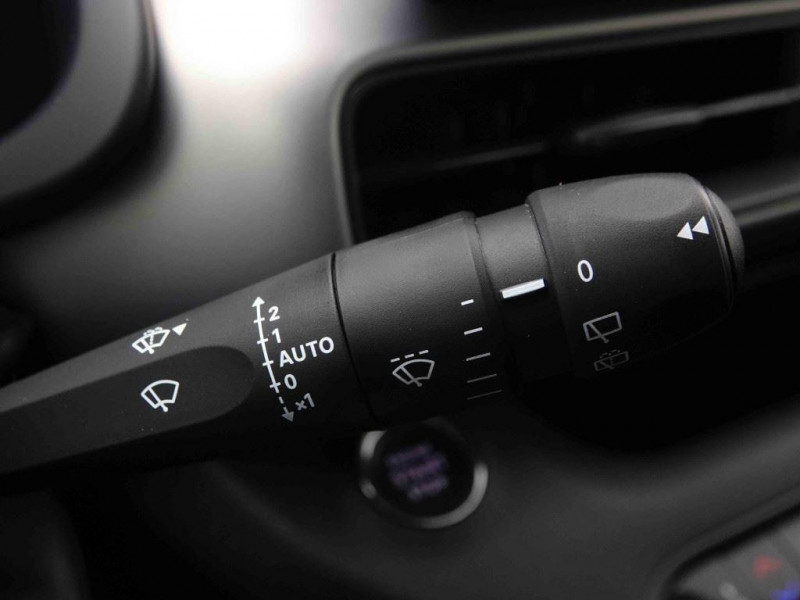 Photo 18 de l'offre de Jeep Avenger 1.2 MHEV 110 DCT6 Altitude à 27502€ chez Carlyss automobiles Vitré