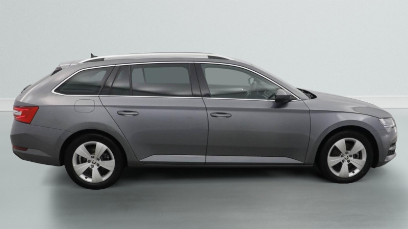 Photo 8 de l'offre de SKODA Superb Combi Superb Combi 2.0 TDI 150 SCR DSG7 Business à 32598€ chez Carlyss automobiles Vitré