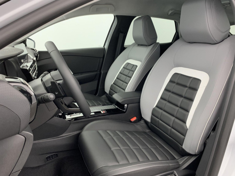 Photo 19 de l'offre de CITROEN C4 Hybride 145 e-DCS6 Max à 22998€ chez Carlyss automobiles Vitré